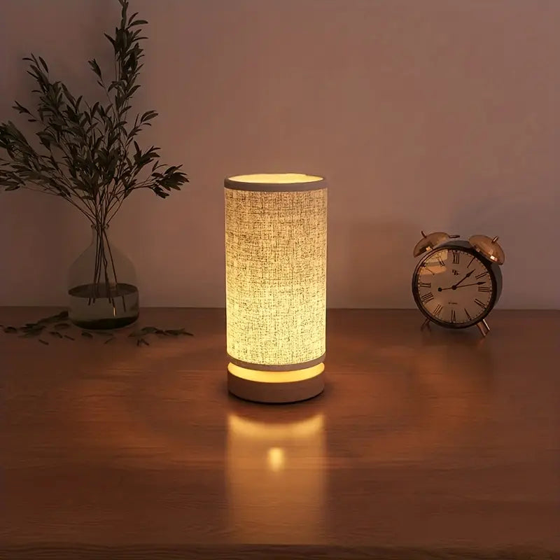 Minimalistisk natlampe i træ med blødt, varmt lys