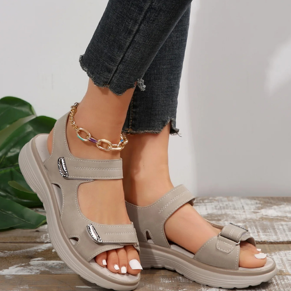 Ortopædiske damesandaler – justerbare remme, anatomisk støtte, elegant design