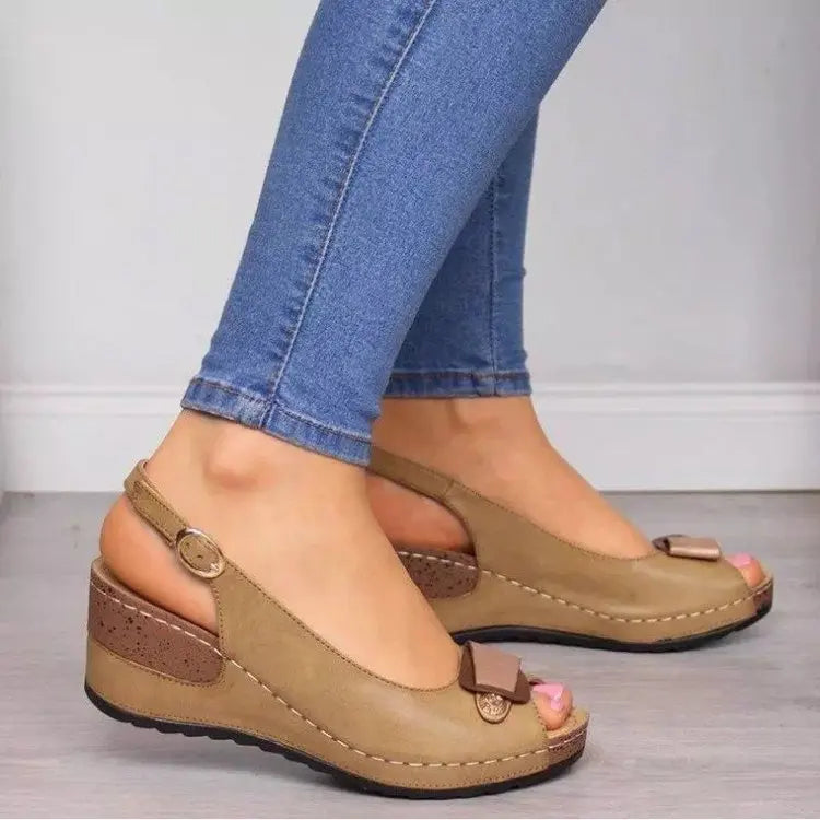 Peep toe-kilesandaler med slingback til damer