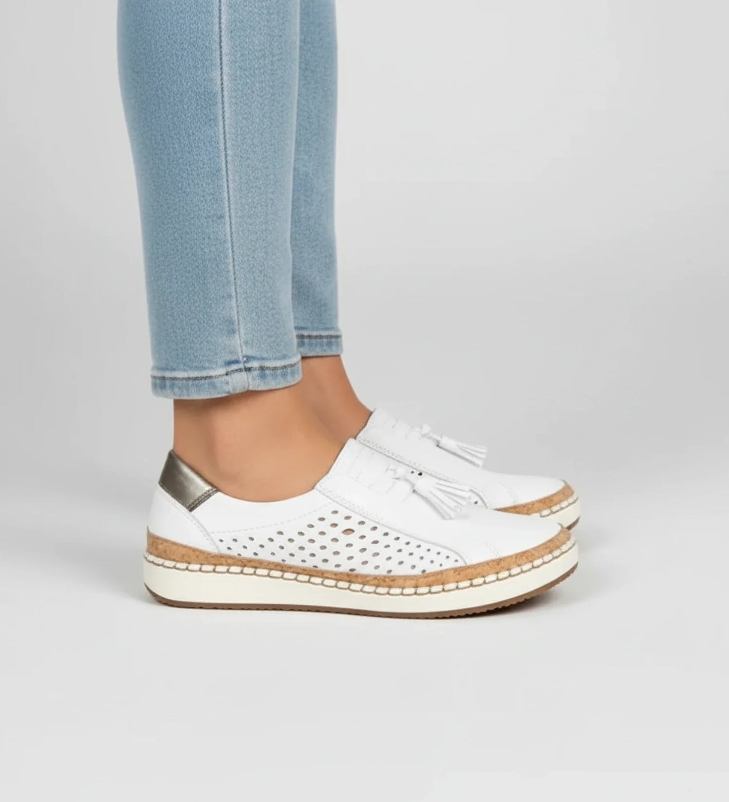 Perforerede slip-on loafer-sneakers med kvast til kvinder