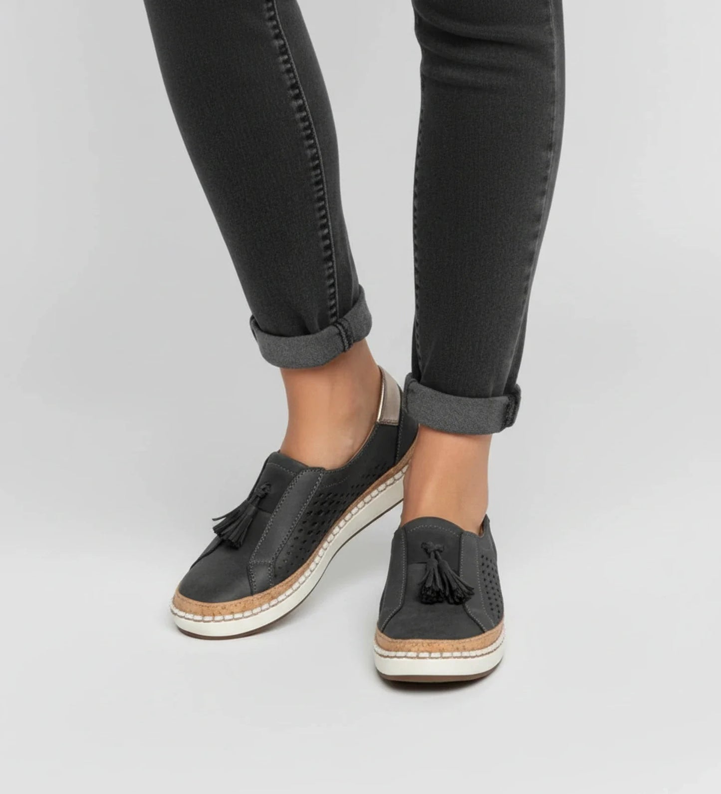 Perforerede slip-on loafer-sneakers med kvast til kvinder