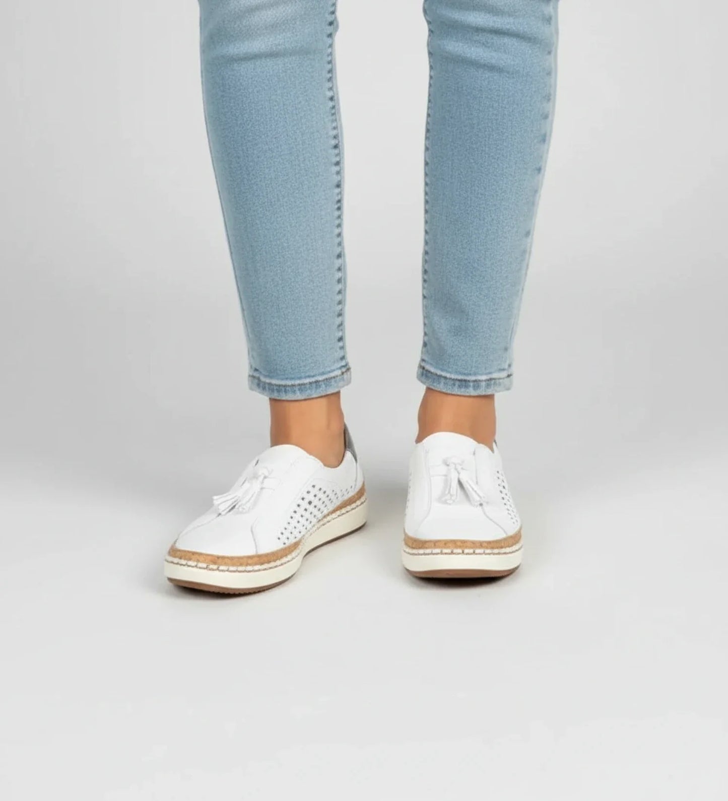 Perforerede slip-on loafer-sneakers med kvast til kvinder