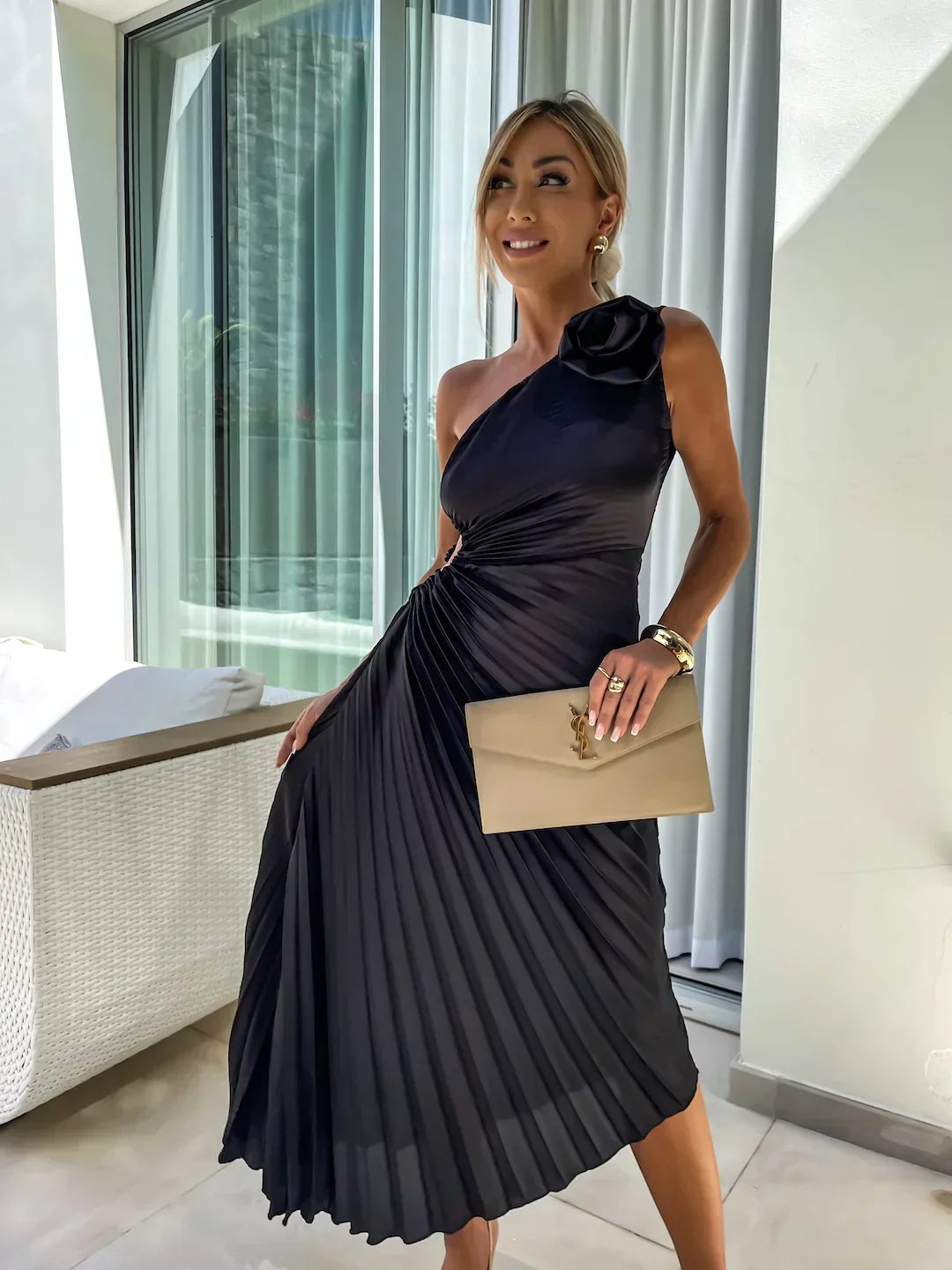 Plisseret one-shoulder midikjole til damer