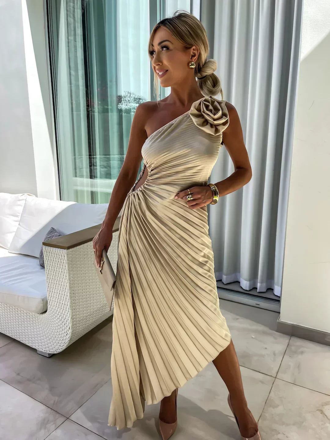 Plisseret one-shoulder midikjole til damer