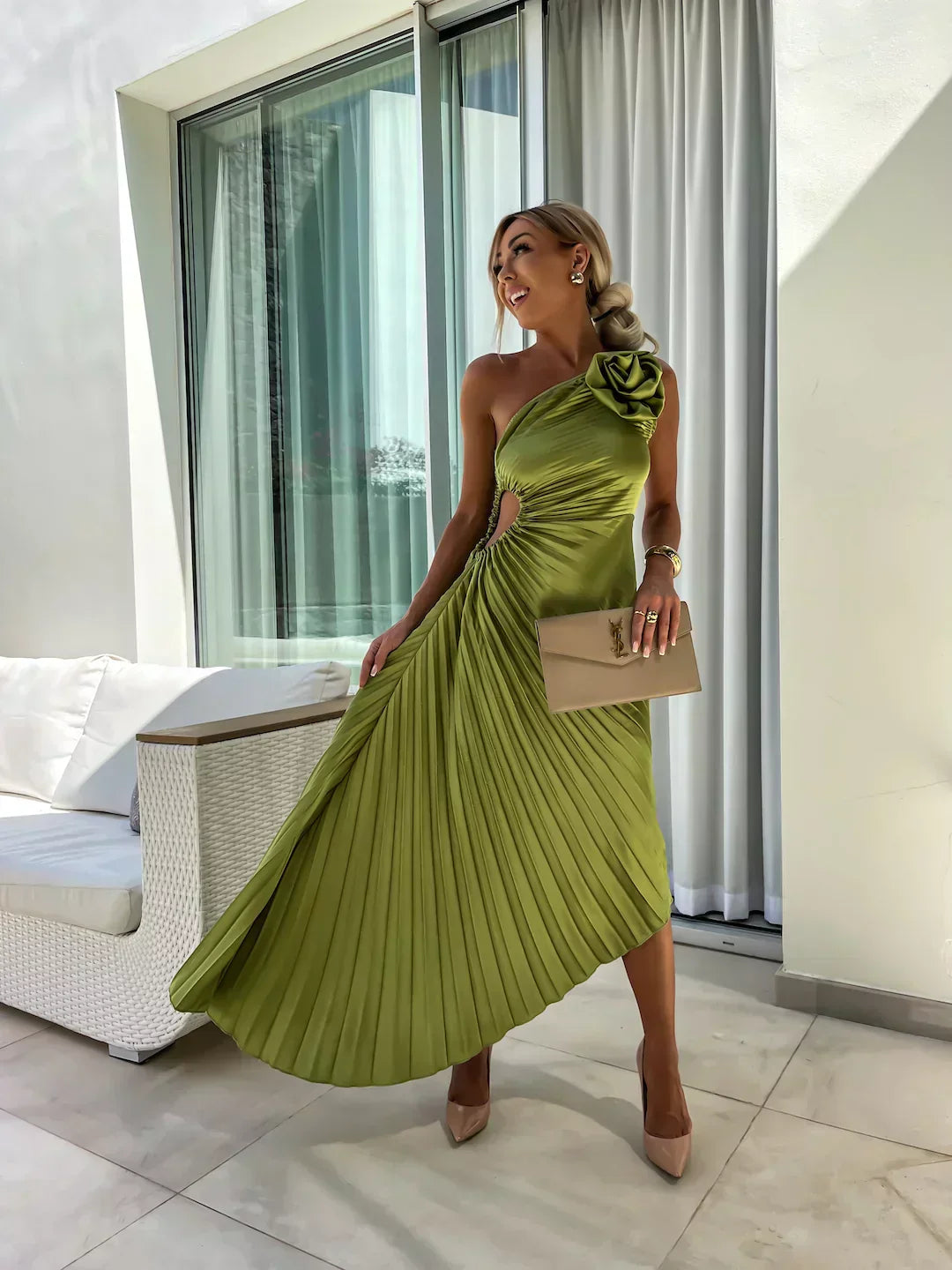 Plisseret one-shoulder midikjole til damer