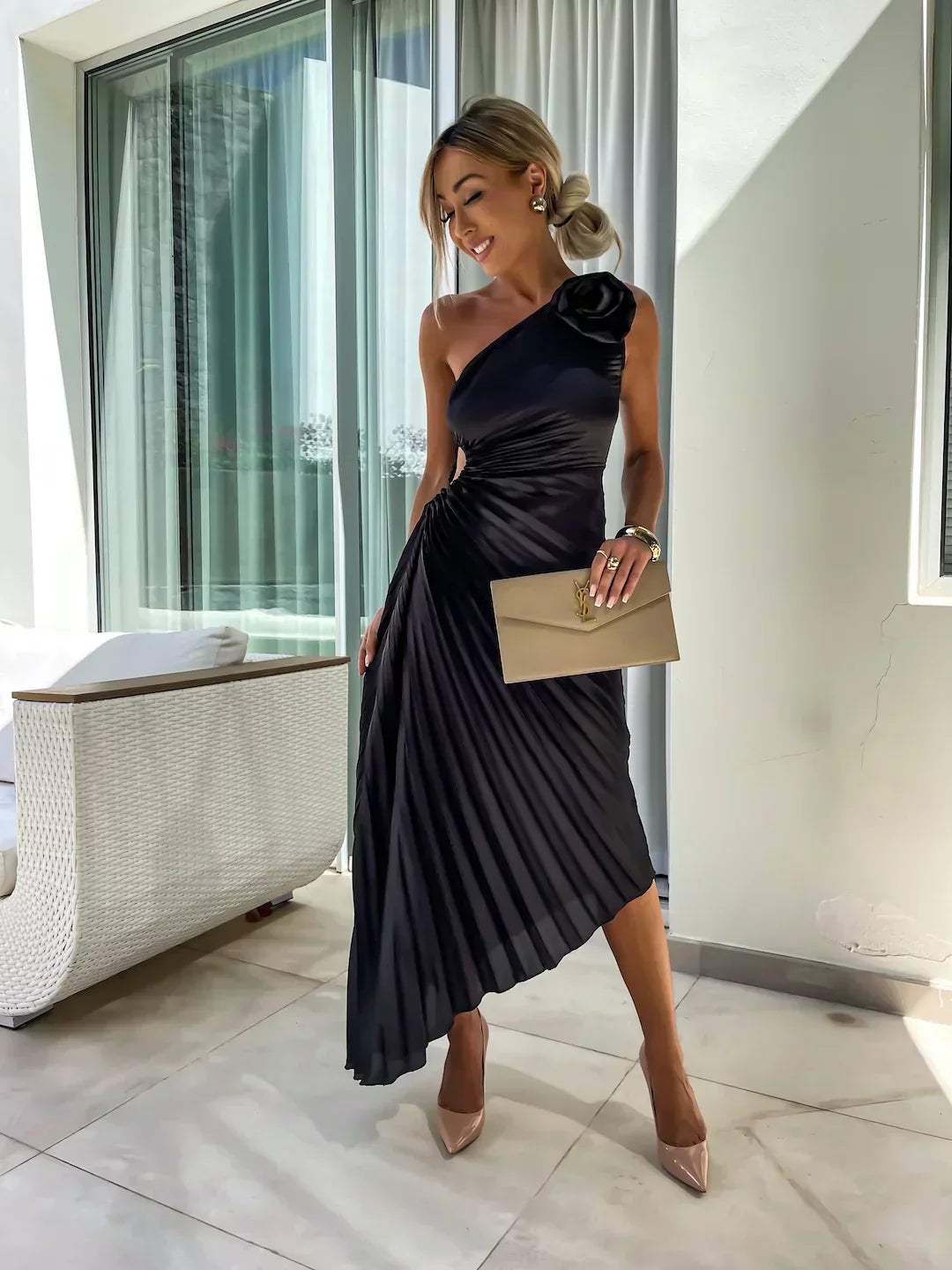 Plisseret one-shoulder midikjole til damer