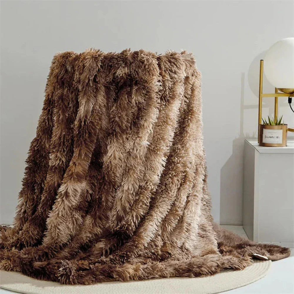 Plysset plaid i kunstpels