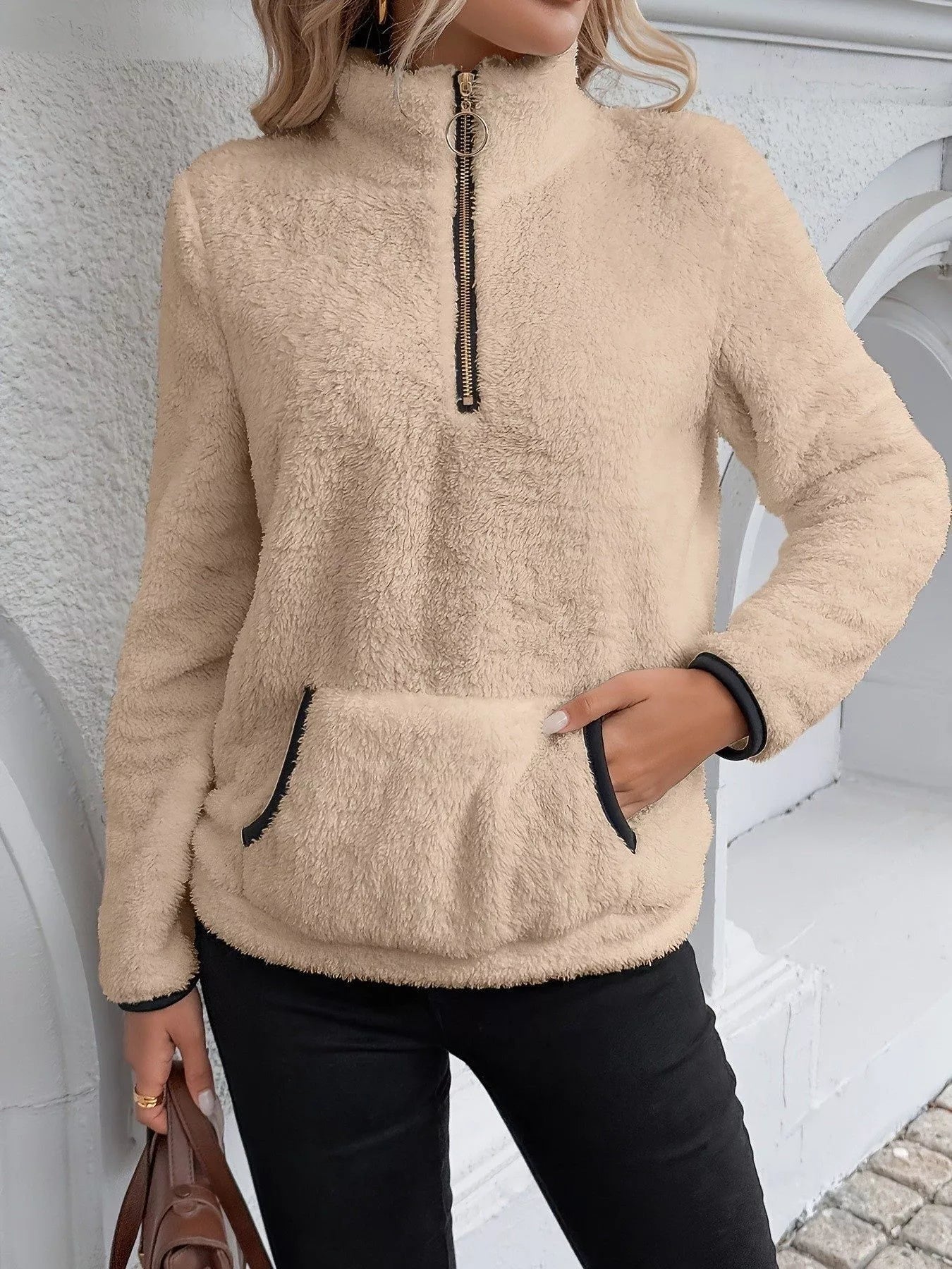 Plyssweater med halv lynlås til damer