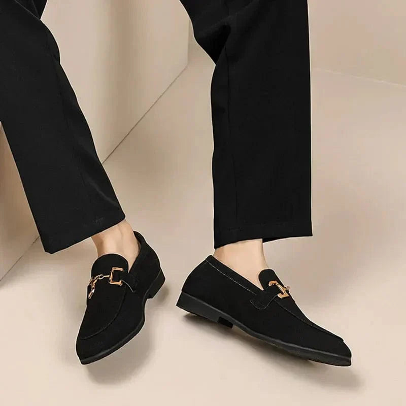 Ruskindsloafers med metalspænde til efteråret