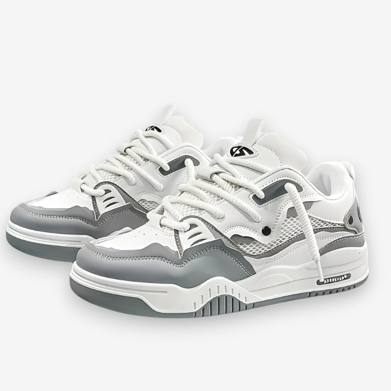 Snøresneakers med tyk sål og geometrisk mønster