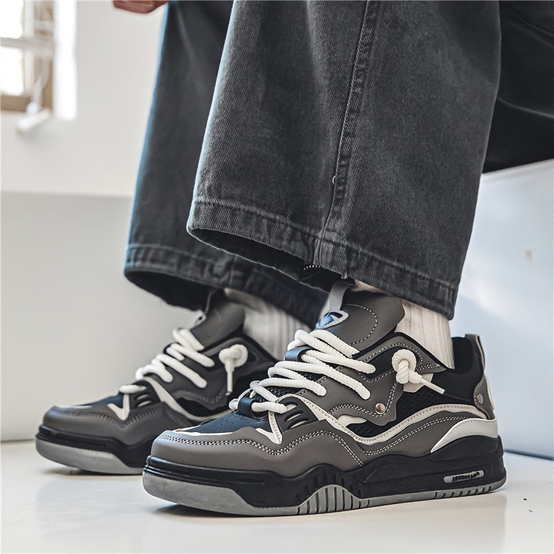 Snøresneakers med tyk sål og geometrisk mønster