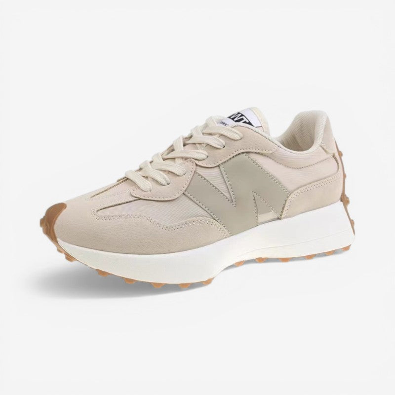 Sneakers med snørebånd, spids tå og skridsikker sål