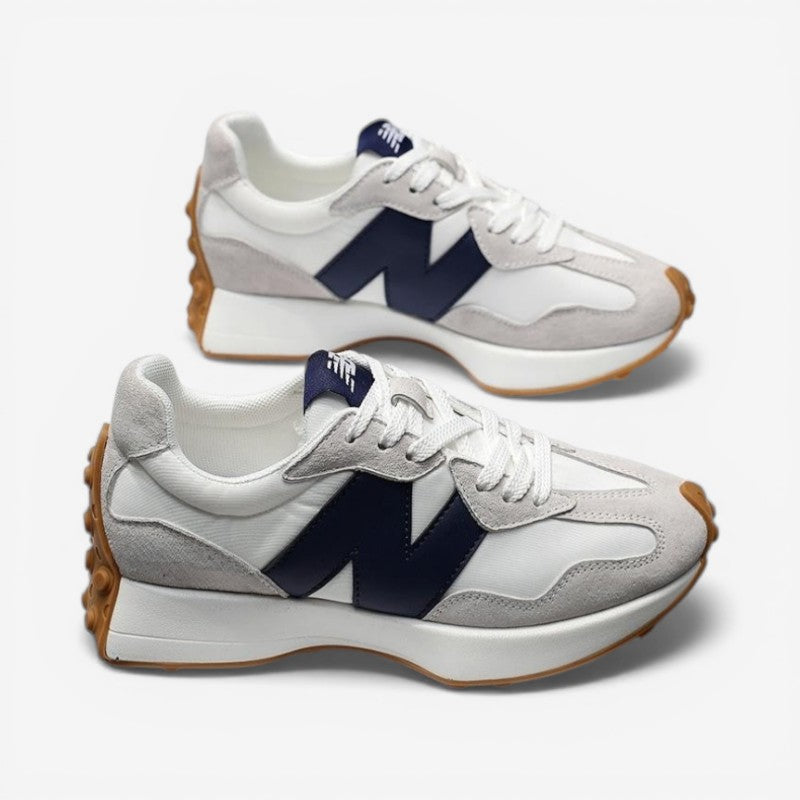 Sneakers med snørebånd, spids tå og skridsikker sål