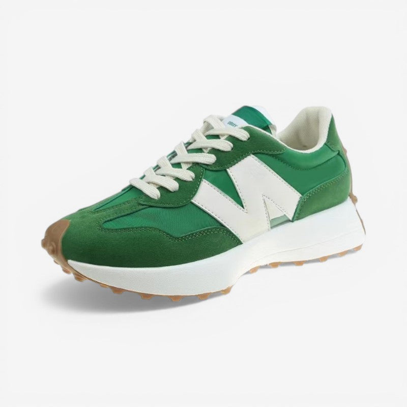 Sneakers med snørebånd, spids tå og skridsikker sål