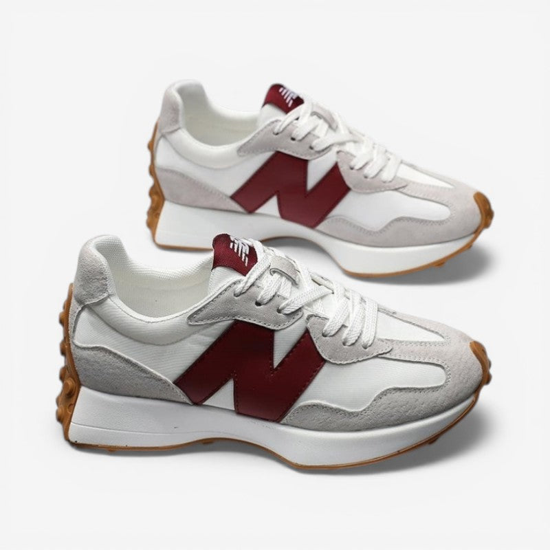 Sneakers med snørebånd, spids tå og skridsikker sål