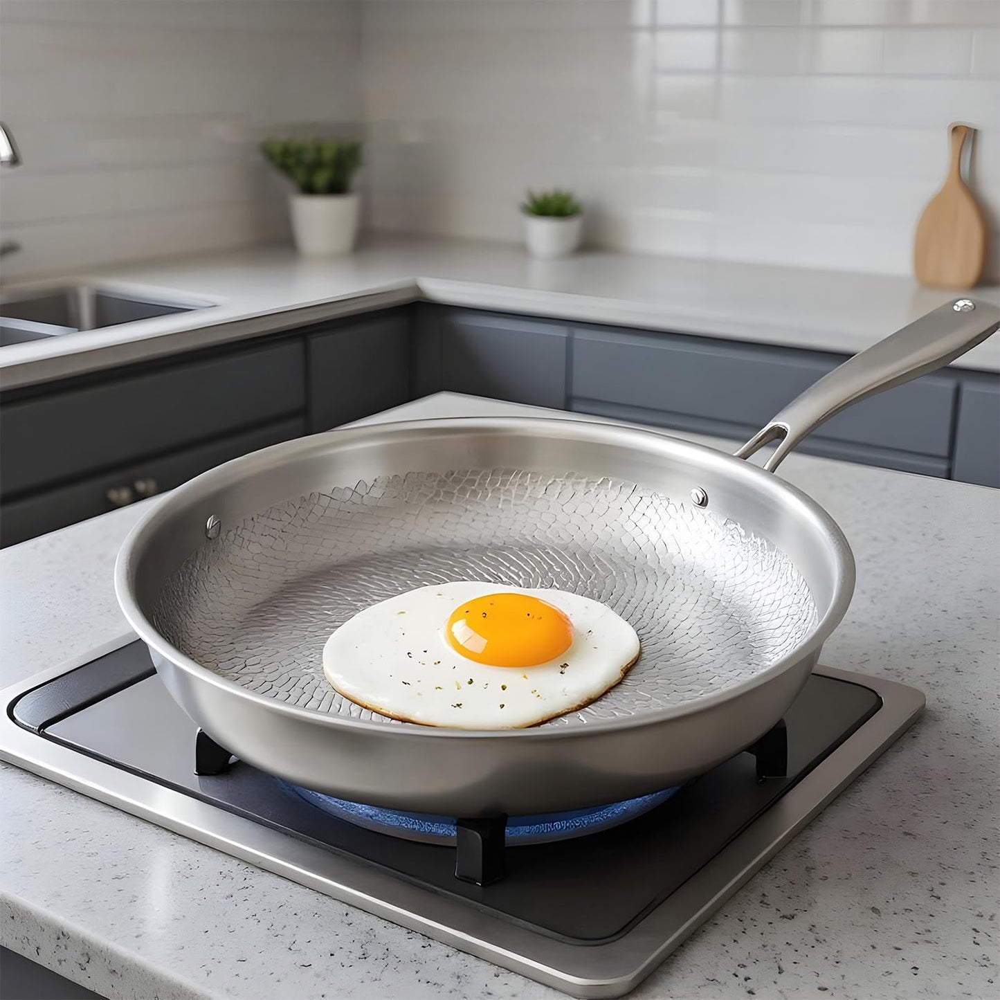 Stegepande i ren titanium med hamret struktur – Naturlig non-stick, uden belægning, egnet til induktion