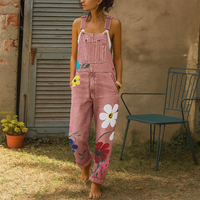 Stilfuld denimbuksedragt med blomstermønster
