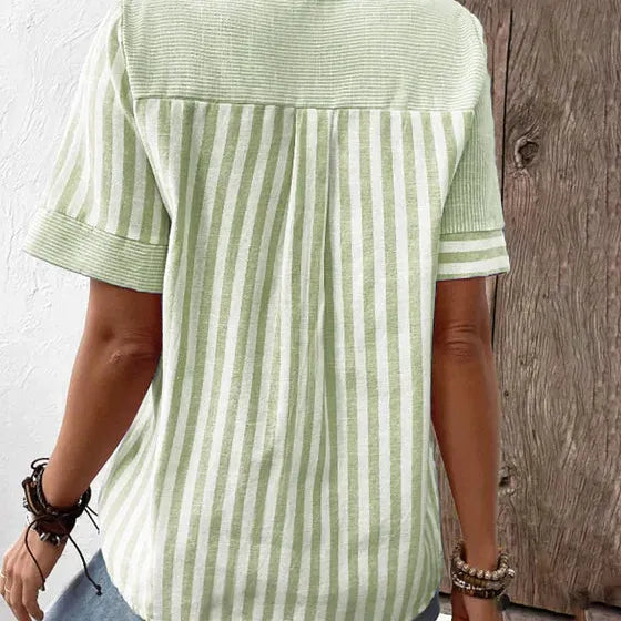 Stribet damebluse med knaplukning