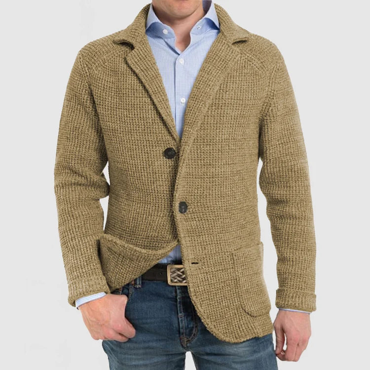 Strikket herreblazer med to knapper