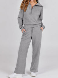 Sweatsæt til damer med pullover-top og bukser med brede ben