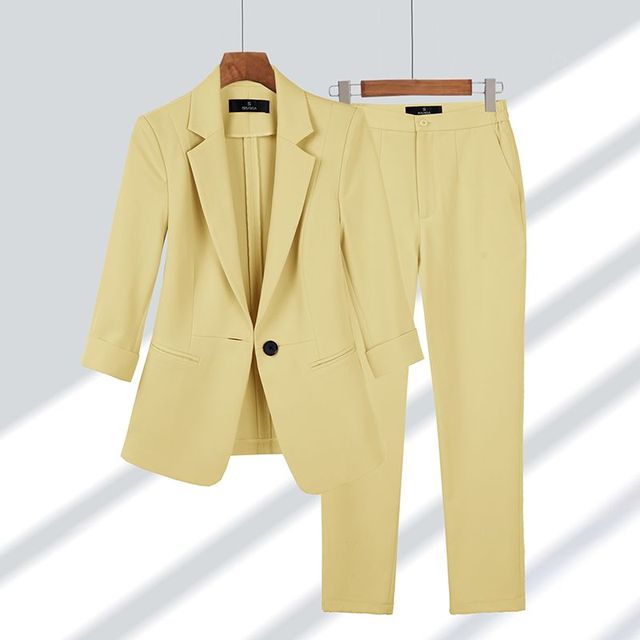Todelt sæt med blazer og bukser til damer