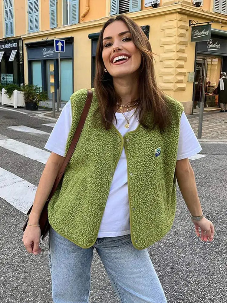 Trendy vest til damer med knapper