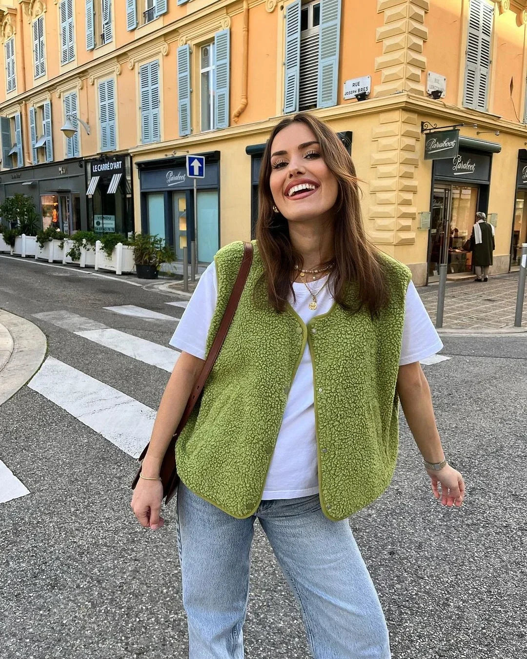 Trendy vest til damer med knapper
