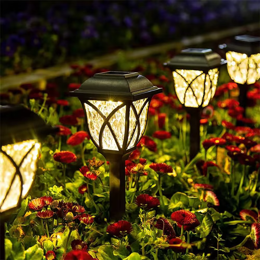 Udendørs LED-solcellelampe til have og sti med varmt lys