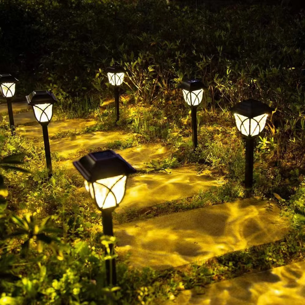 Udendørs LED-solcellelampe til have og sti med varmt lys