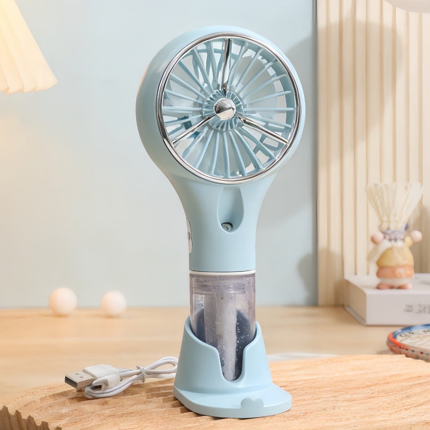 Unisex bærbar håndventilator med spray, USB-opladning og ergonomisk design