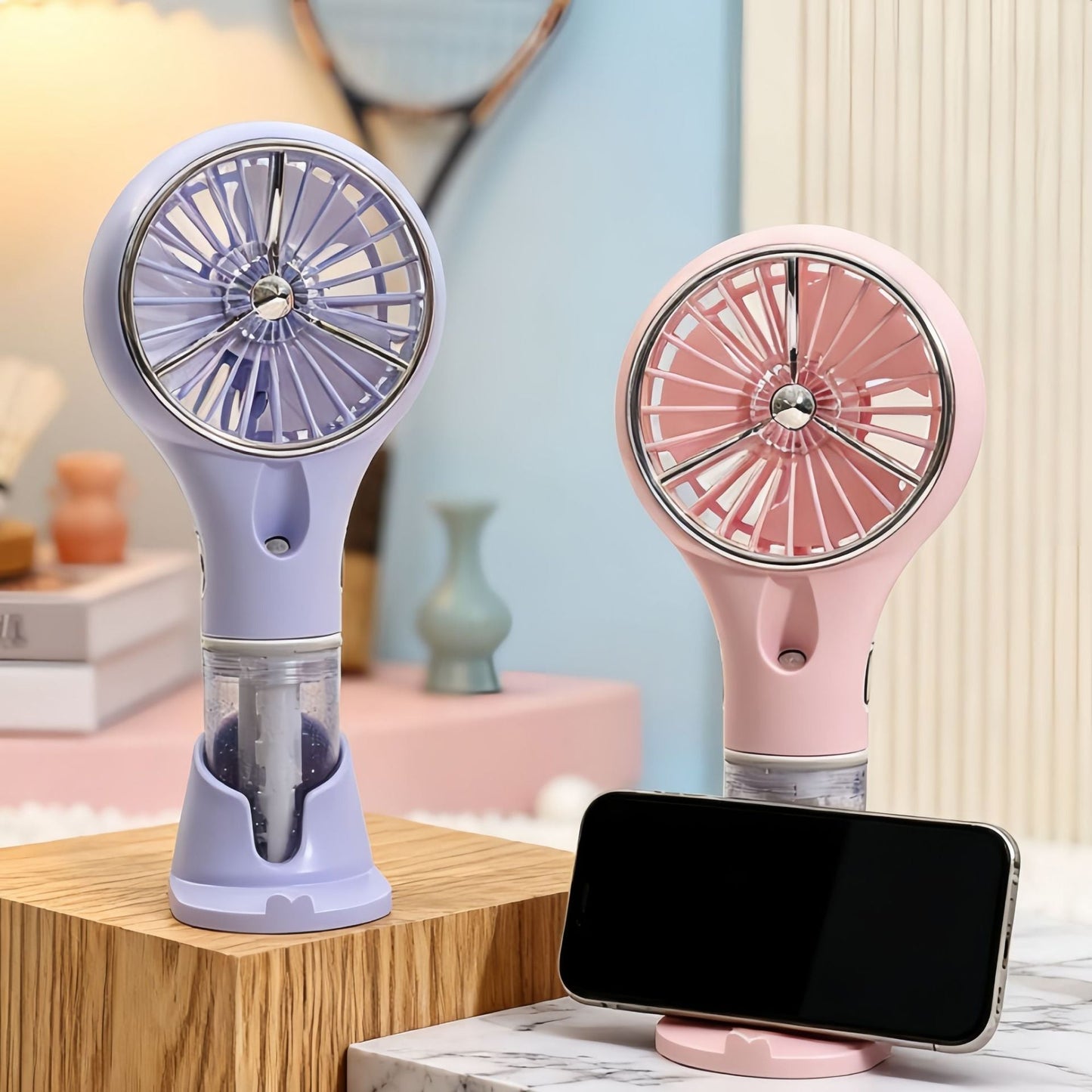 Unisex bærbar håndventilator med spray, USB-opladning og ergonomisk design