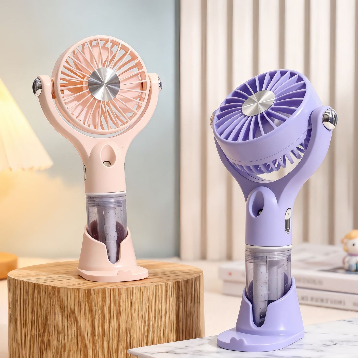 Unisex bærbar håndventilator med spray, USB-opladning og ergonomisk design